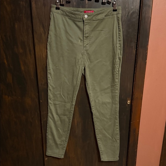 Guess women’s Olive Chinos - Picture 1 of 3